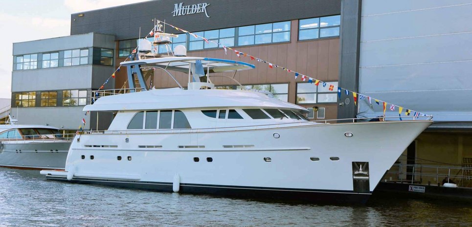 Adamas Charter Yacht