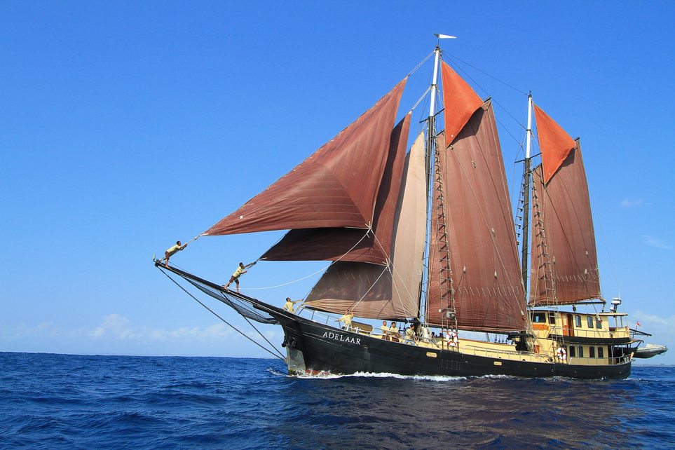 Adelaar Charter Yacht