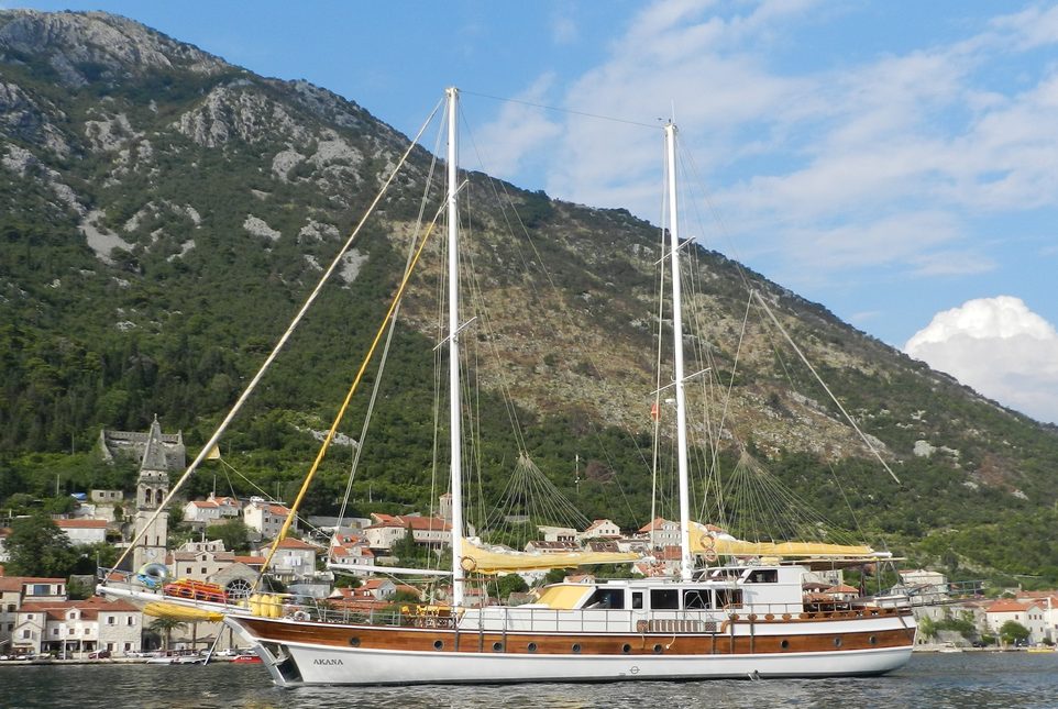 Akana Charter Yacht