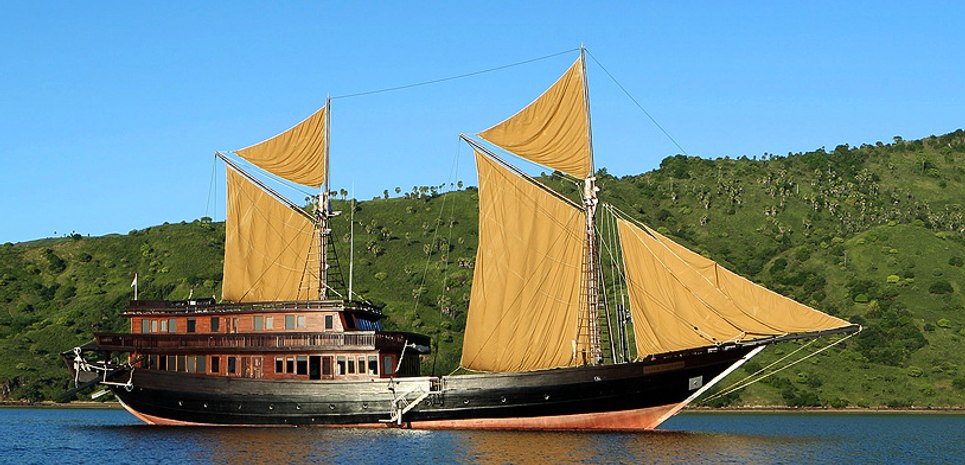 Alila Purnama Charter Yacht