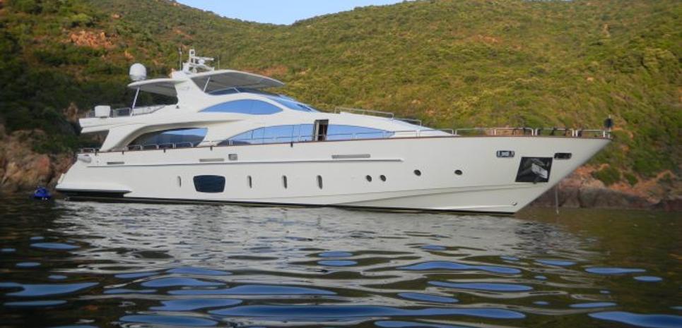 Alma Charter Yacht