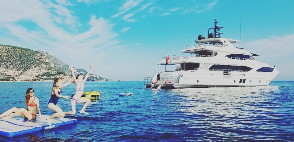 Altavita Charter Yacht