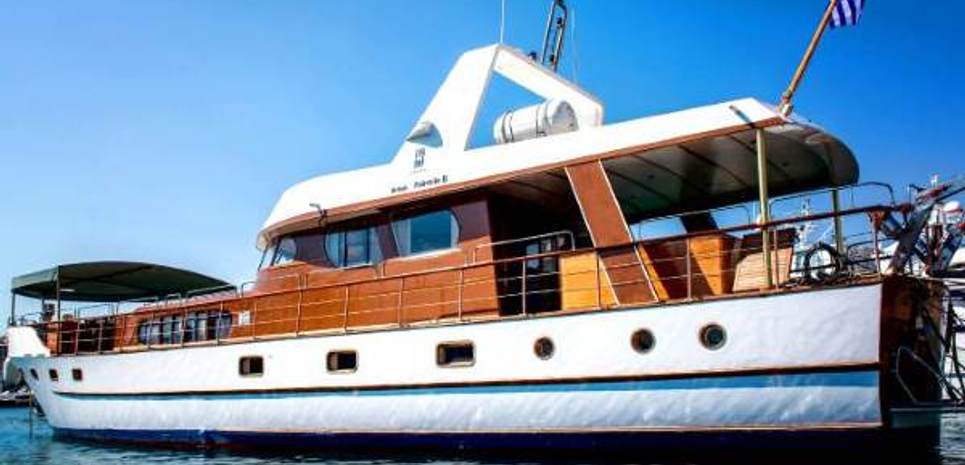 Amanda Charter Yacht