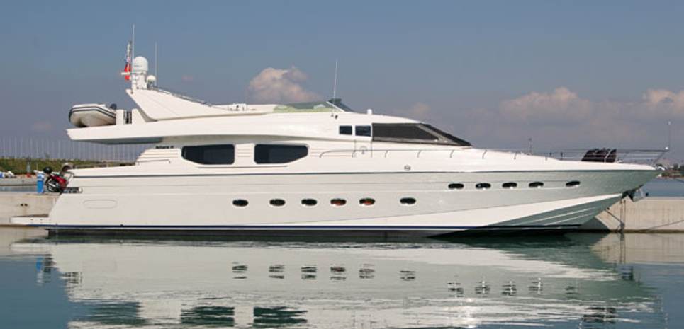 Amapolla Charter Yacht