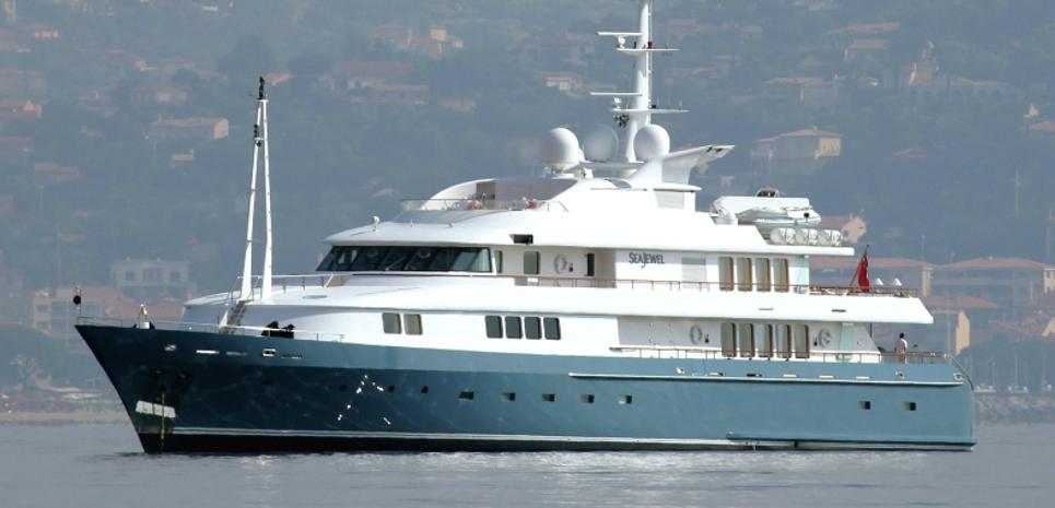Amore Mio II Charter Yacht