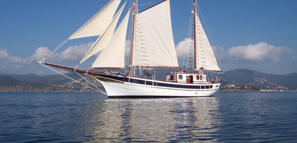 Andanza Charter Yacht