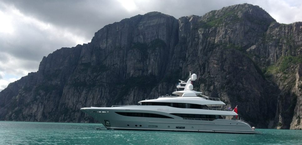 Apostrophe Charter Yacht