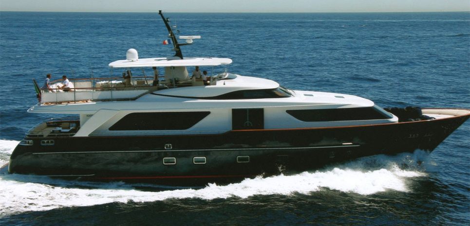 Aquila Q Charter Yacht