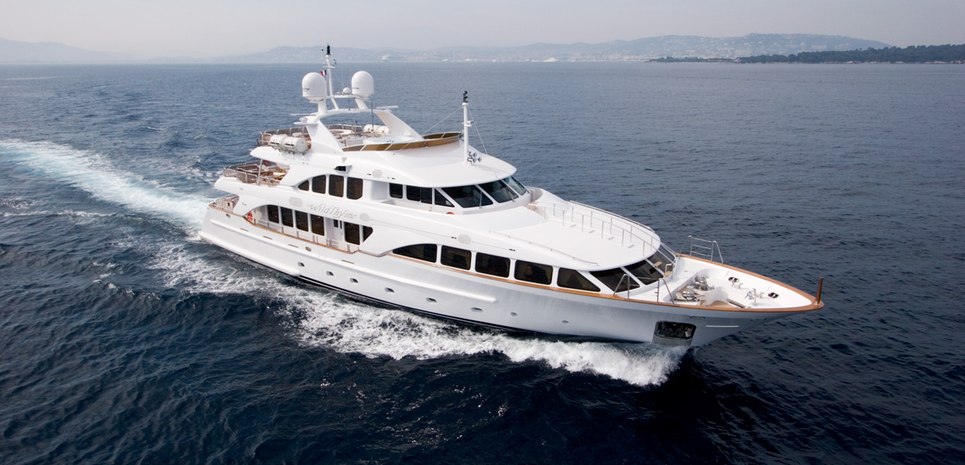 Aura Charter Yacht