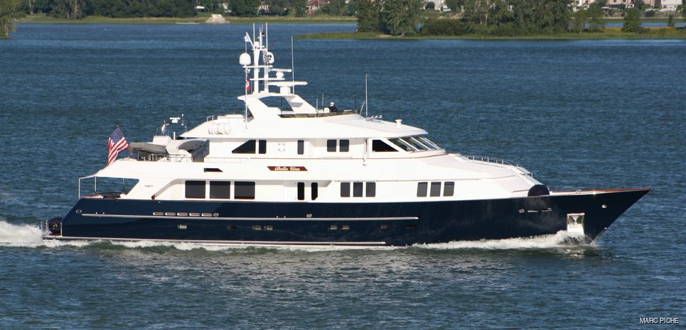 Bella Una Charter Yacht