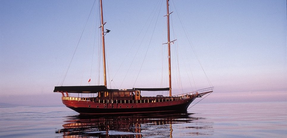 Beluga One Charter Yacht