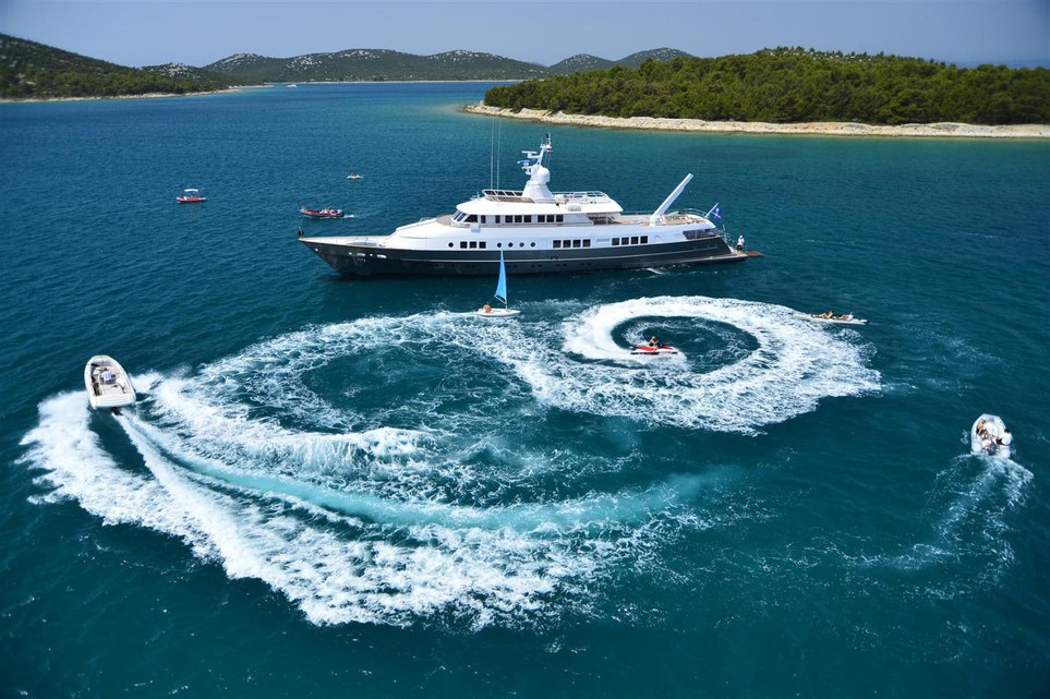 Berzinc Charter Yacht