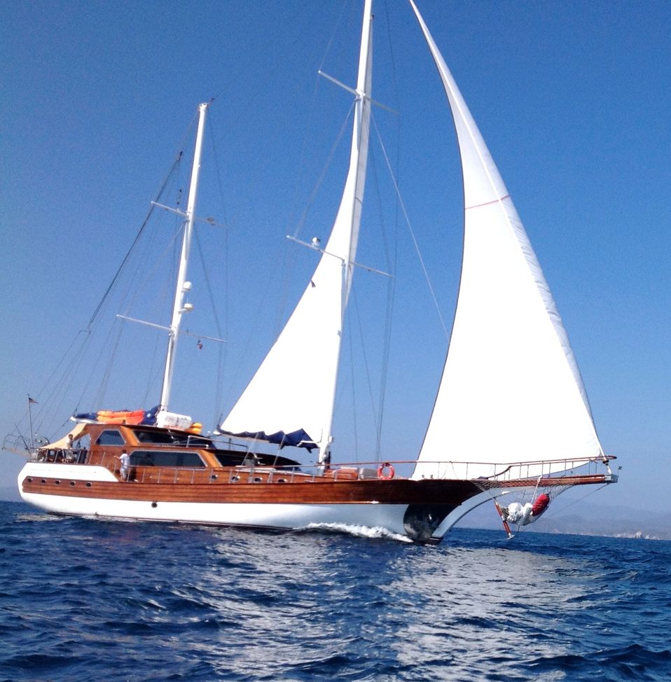 Besame Mucho Charter Yacht