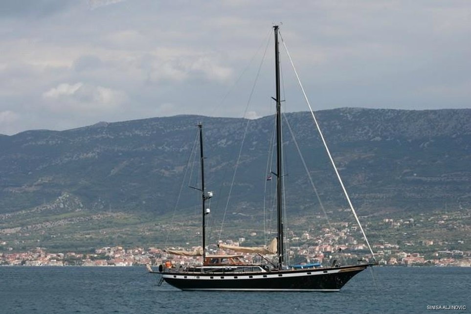 Black Molly II Charter Yacht