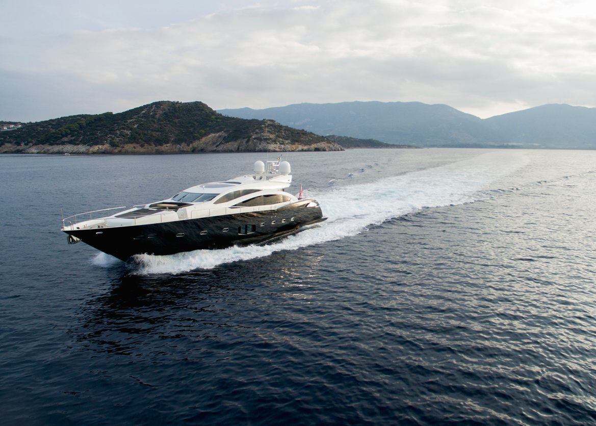 Blade 6 Charter Yacht