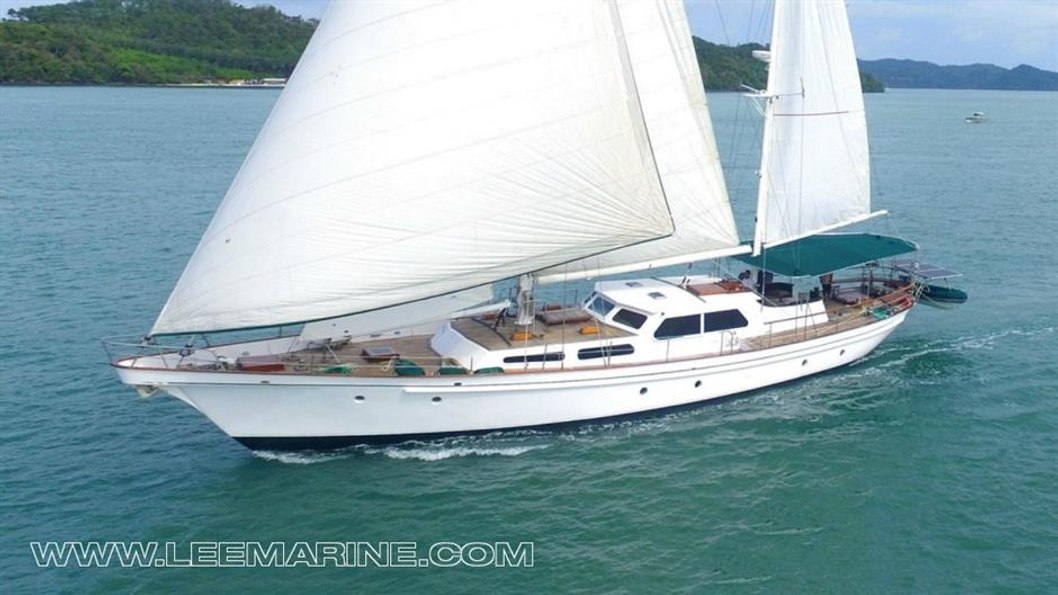 Blue Fin Charter Yacht