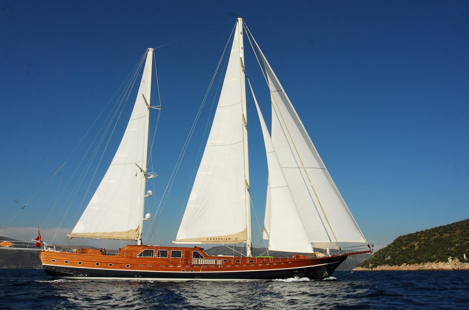 Carpe Diem V Charter Yacht