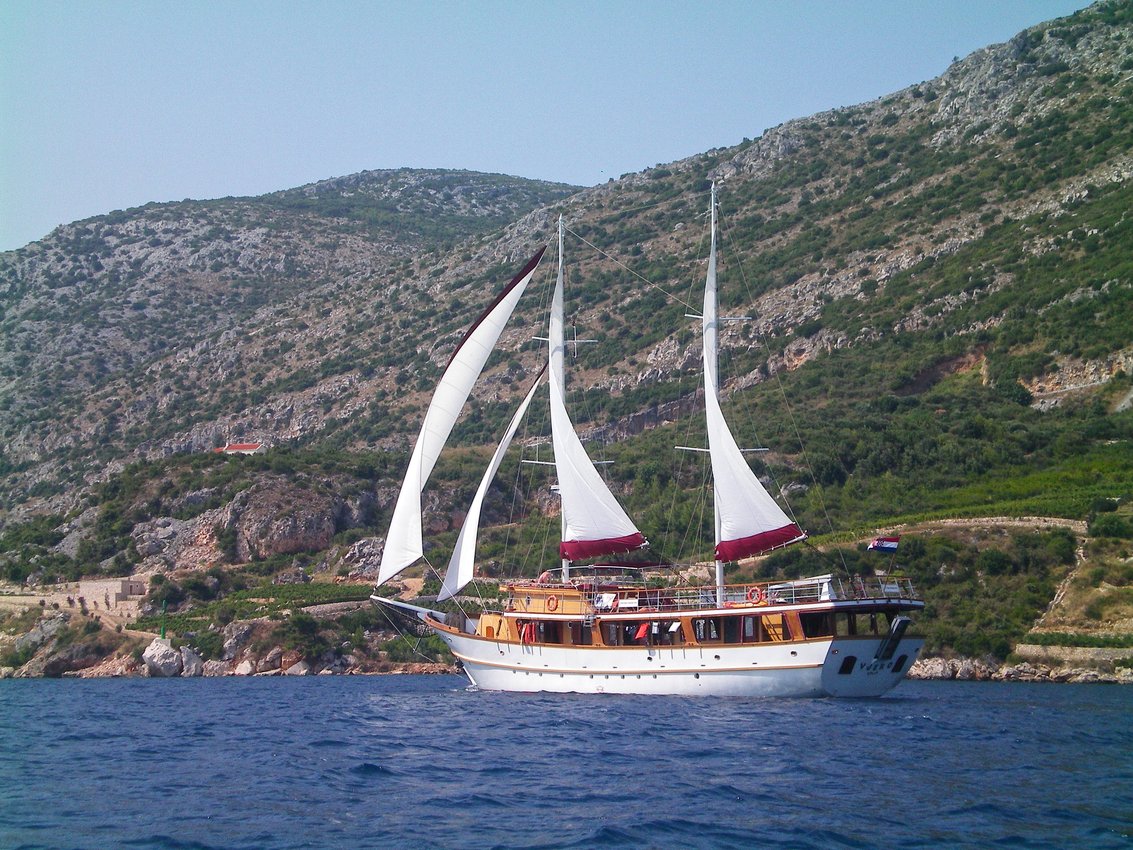 Cataleya Charter Yacht