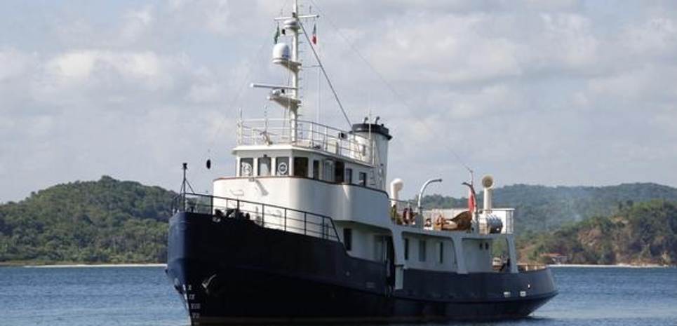 Catriel Charter Yacht