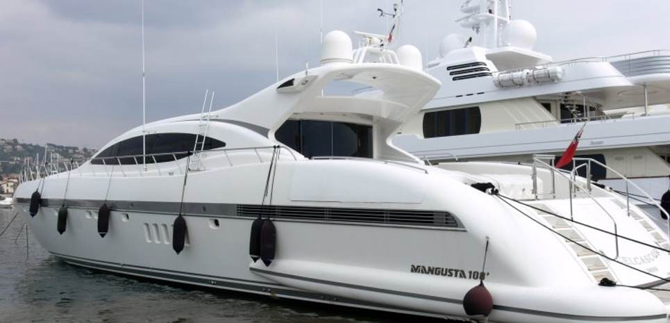 Celcascor Charter Yacht