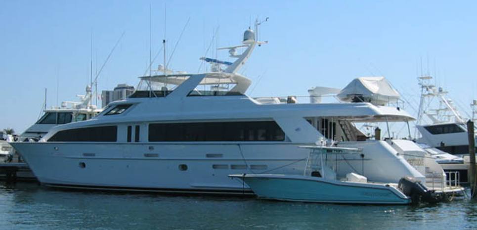 Centodue Charter Yacht