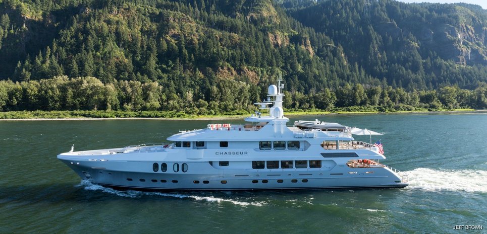 Chasseur Charter Yacht