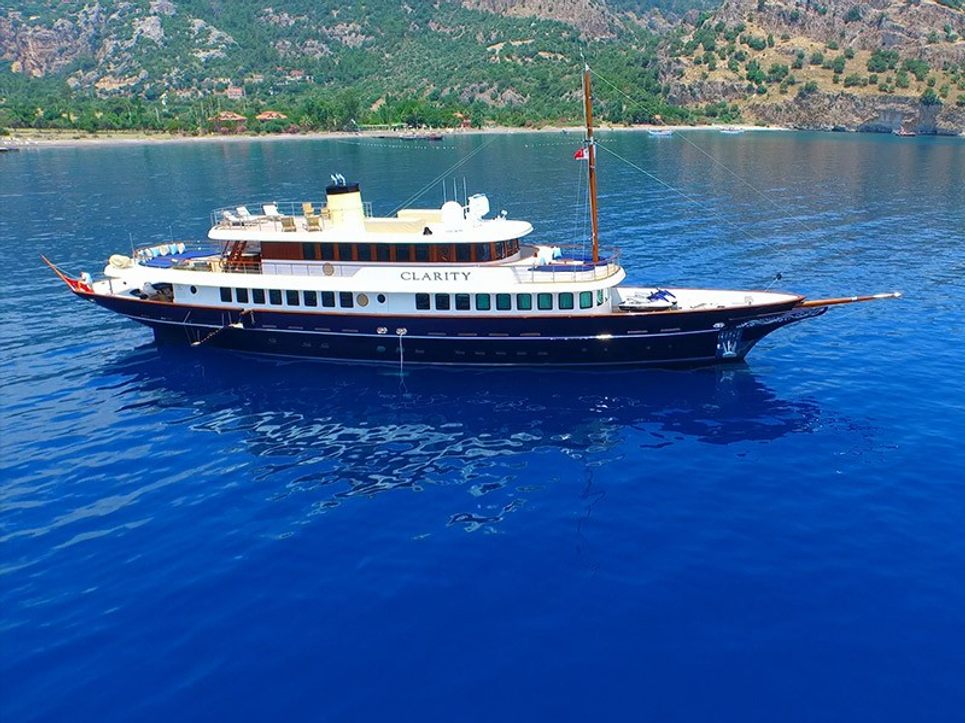 Clarity Charter Yacht
