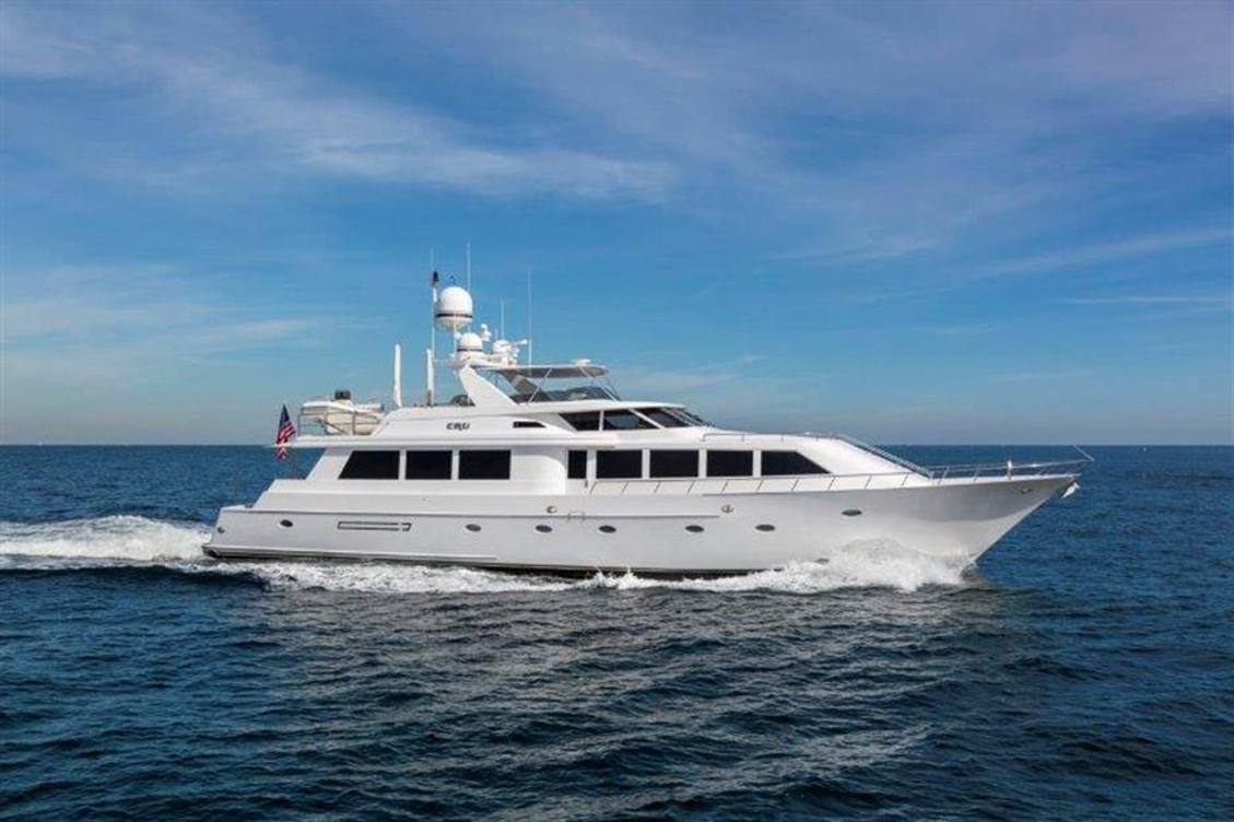Cru Charter Yacht