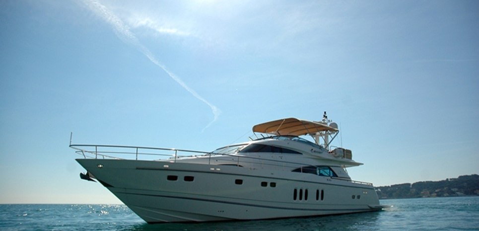 D5 Charter Yacht