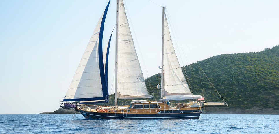 Dea Delmare Charter Yacht