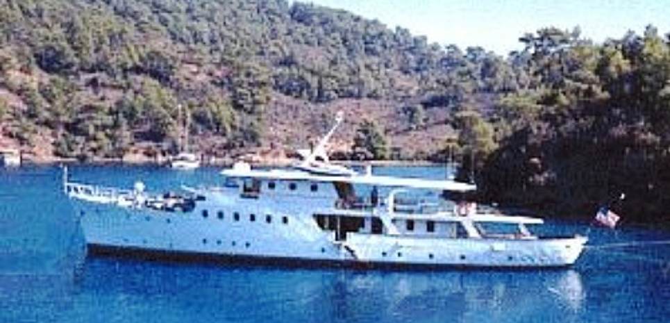 Dear B Charter Yacht