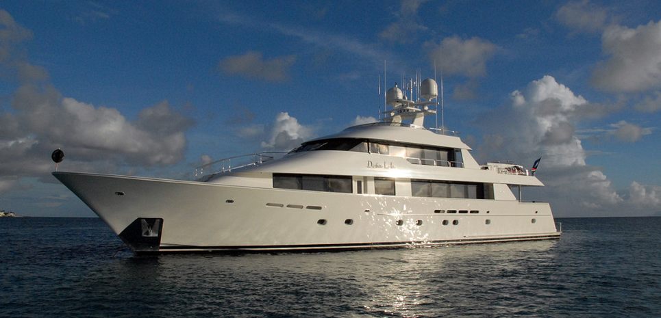 Dona Lola Charter Yacht