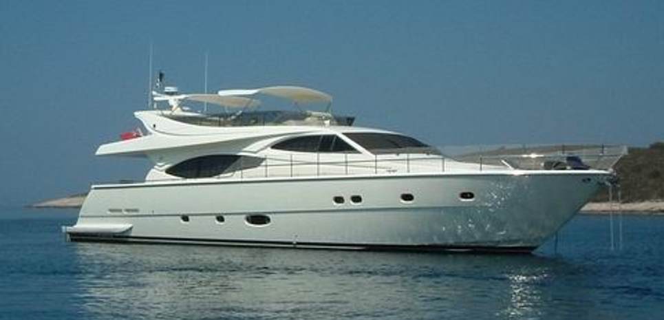 Dust Charter Yacht