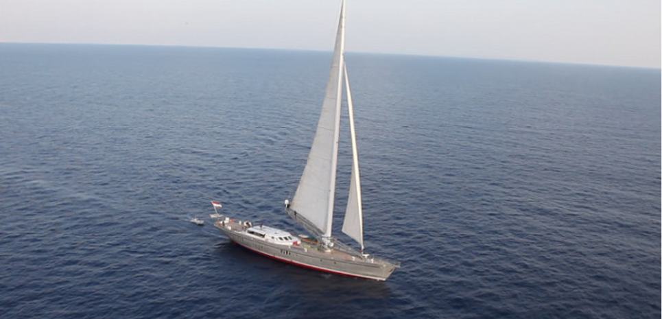 Dwinger Charter Yacht