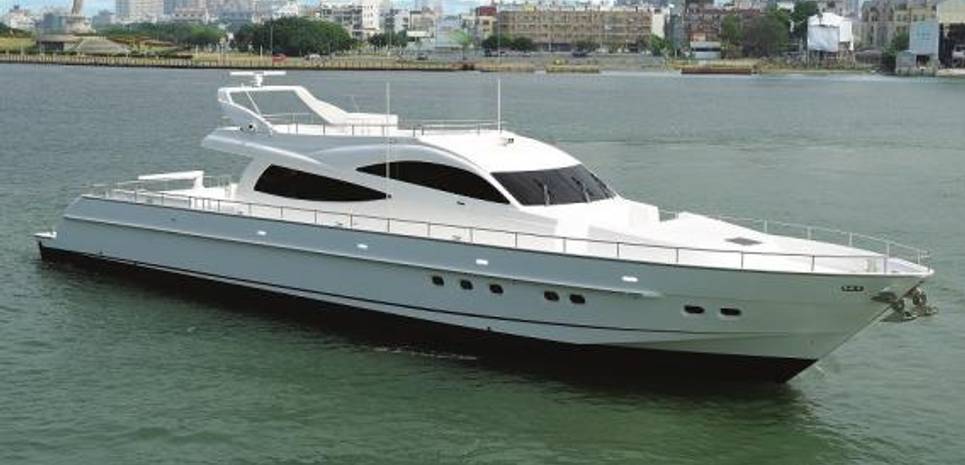 Dyna 105 Charter Yacht