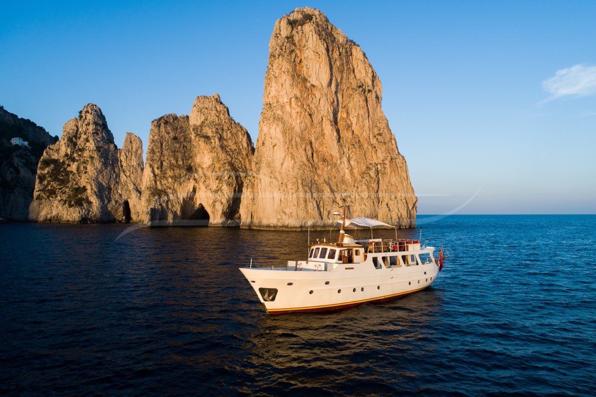 Entrancer Charter Yacht