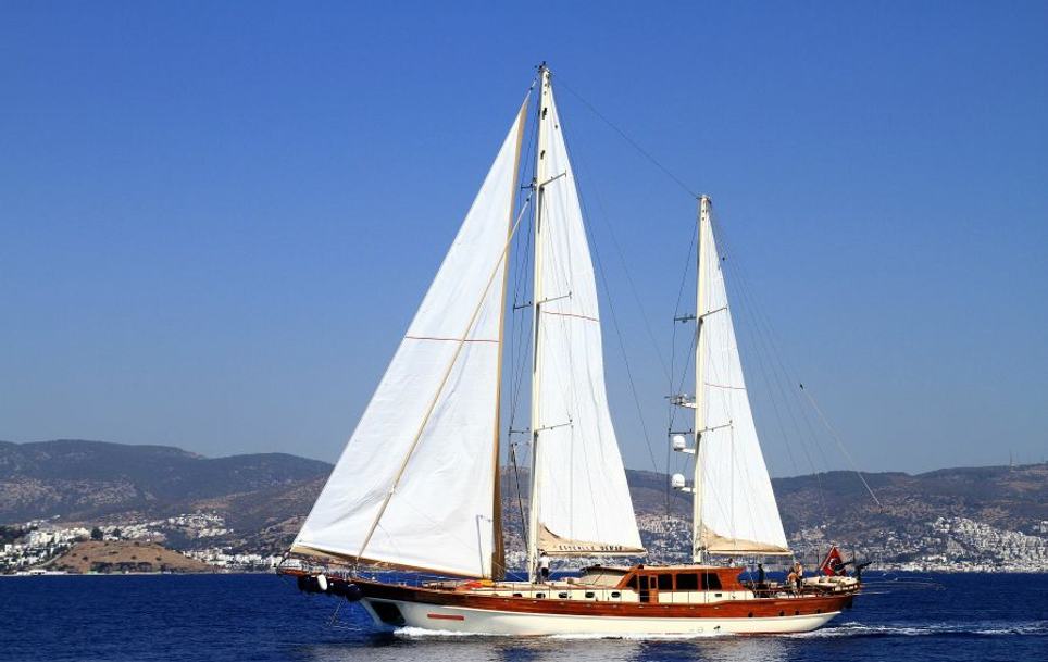 Estrella De Mar Charter Yacht