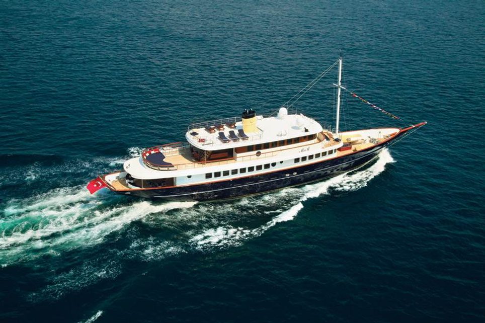 Fly Me To The Moon Charter Yacht