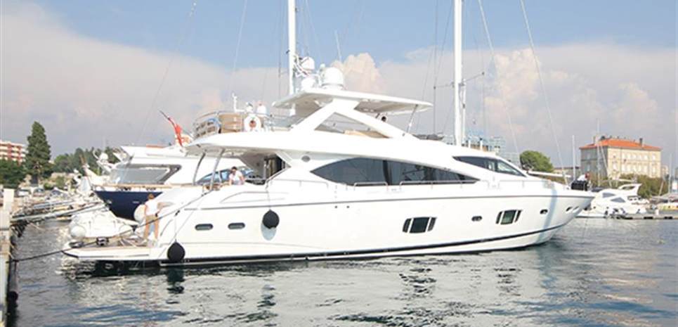 Forward Unlimited Charter Yacht