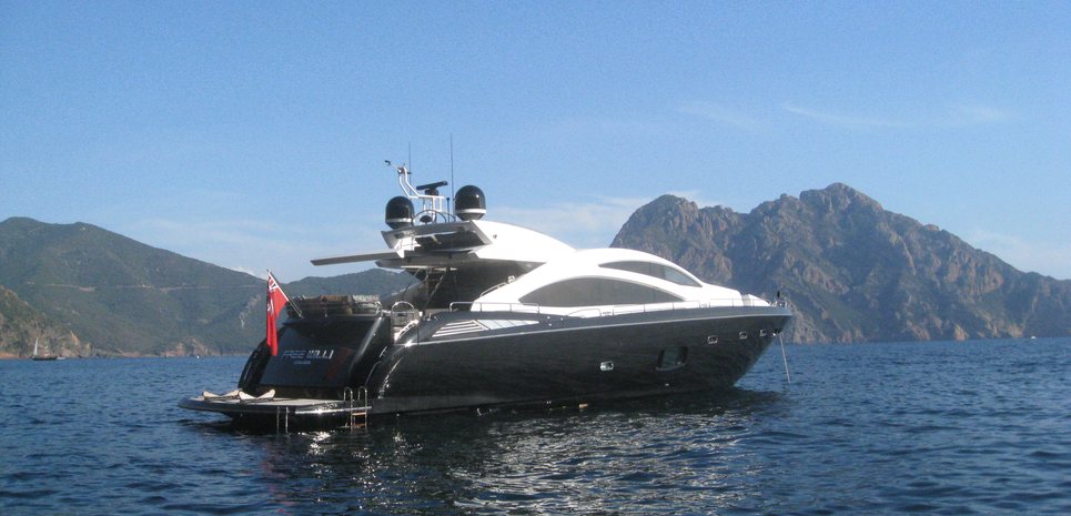 Free Willi Charter Yacht