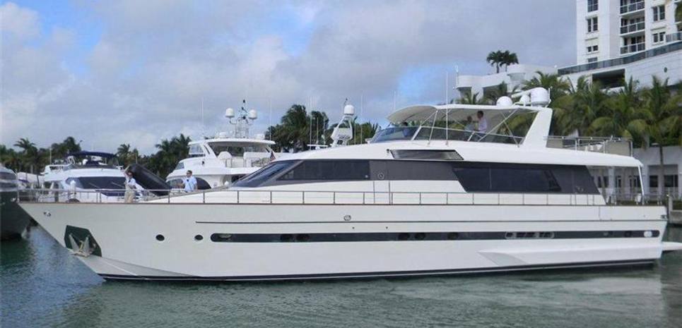 Free Wind Charter Yacht