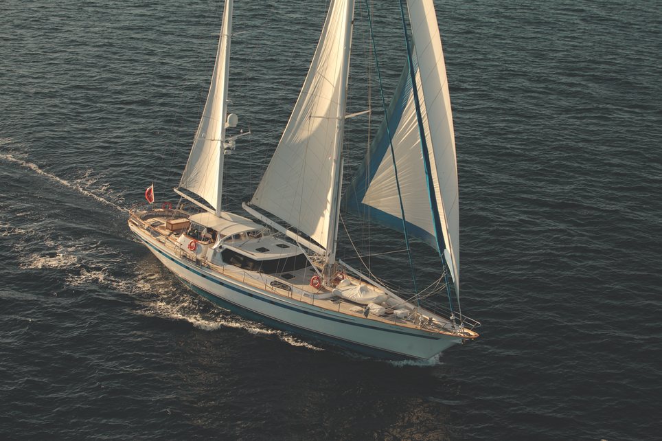 Free Wings Charter Yacht