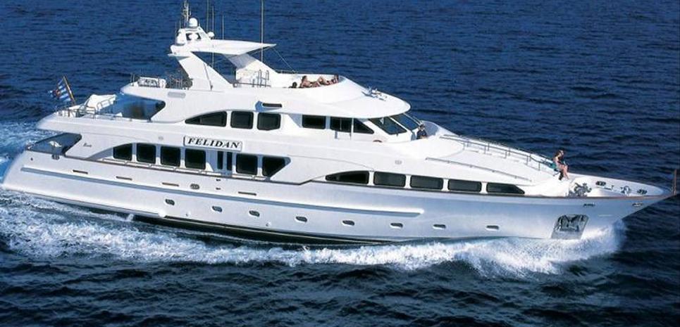 Gallus Charter Yacht