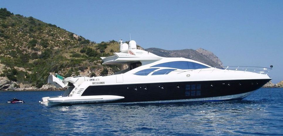Gissy Charter Yacht