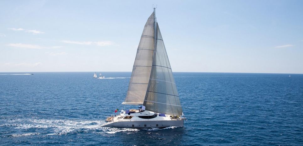 Huitane Charter Yacht