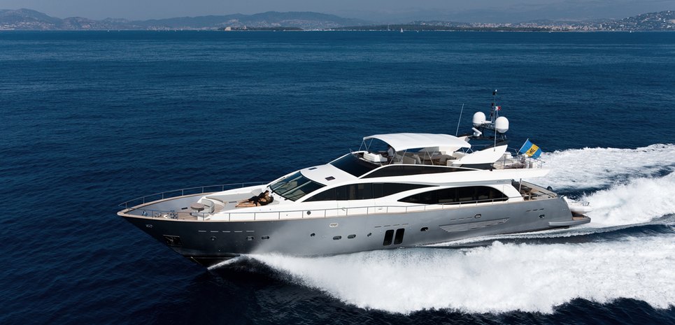 Hummingbird Charter Yacht