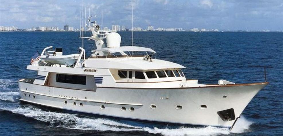 huntress yacht charter