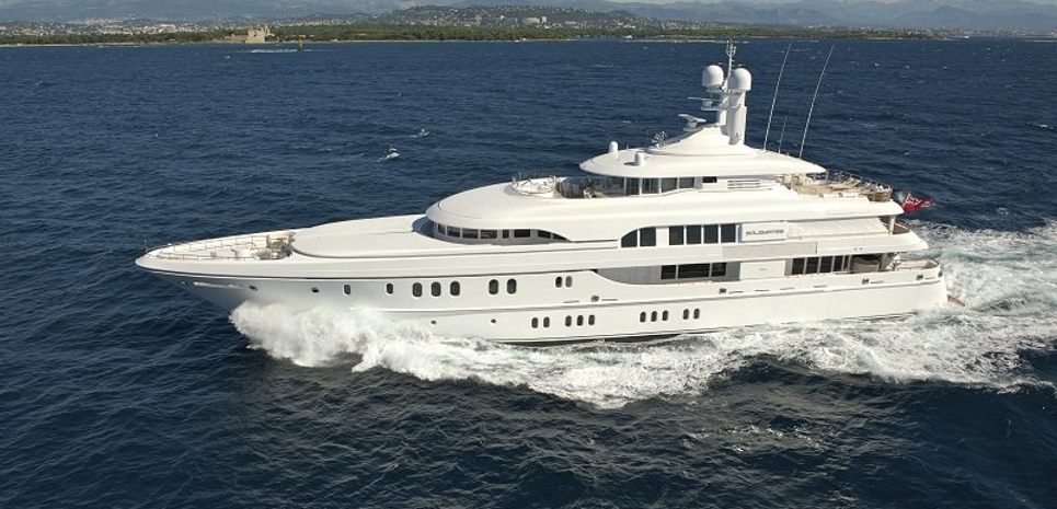 Huntress Charter Yacht