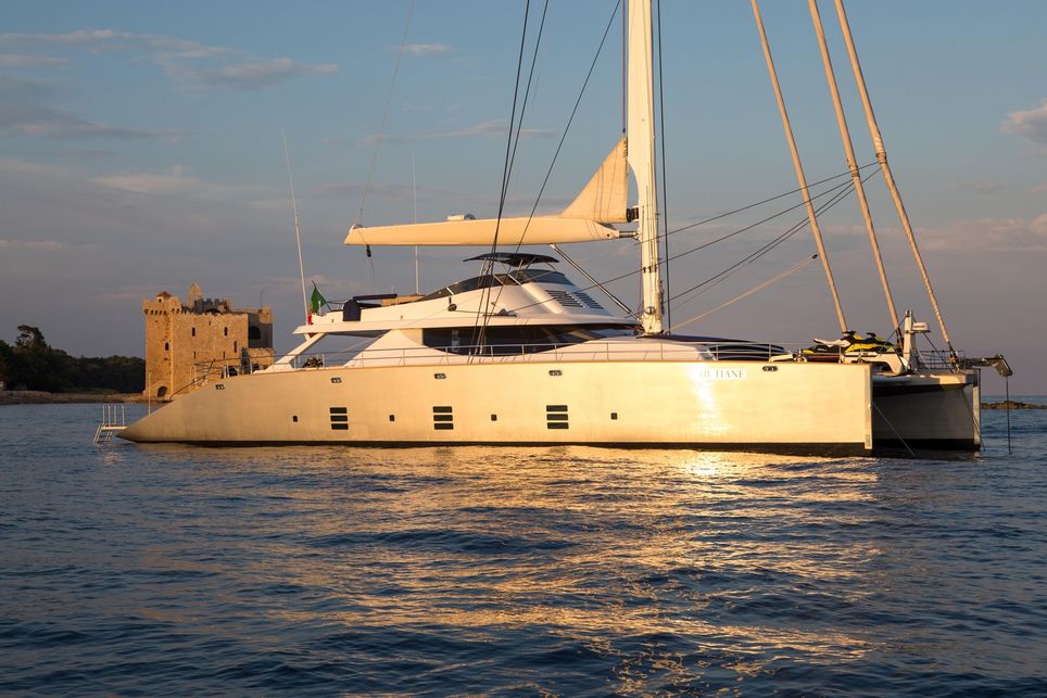 Hutiane Charter Yacht