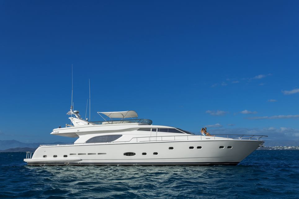 Iroue Charter Yacht